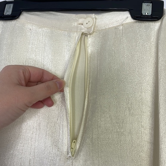 VINTAGE ivory sheen satiny skater mini skirt - Picture 6 of 8